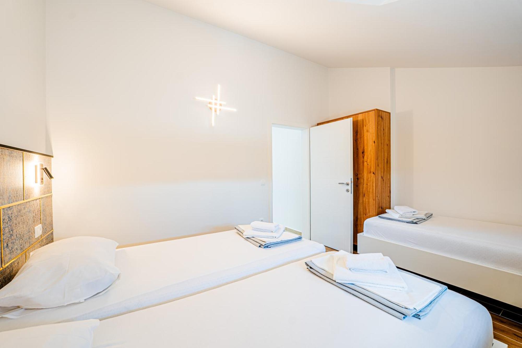 Resort Trcol Novalja Buitenkant foto